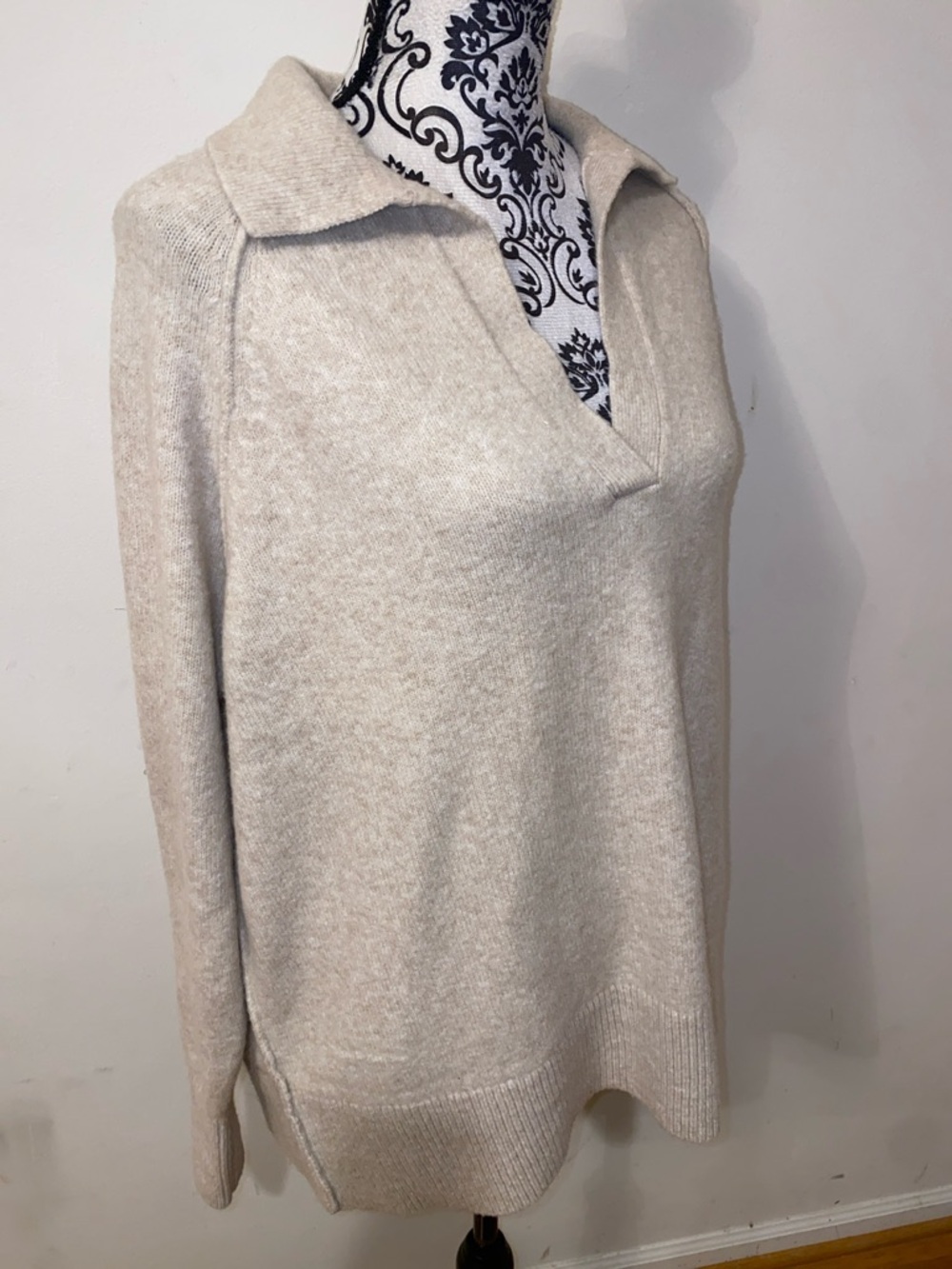 NWT!! Aerie Cream Collared V-Neck Knit Pullover Sweater Size Small Oversized - Picture 2 of 10